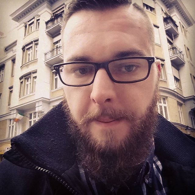 #poznań #poznan #njmbcp #nocnajazdamotocyklembezcelupoznan #rayban #beard #fuckshaving #barber #uppercut #decembeard #xmas #motorcyclist by @piotr_oo